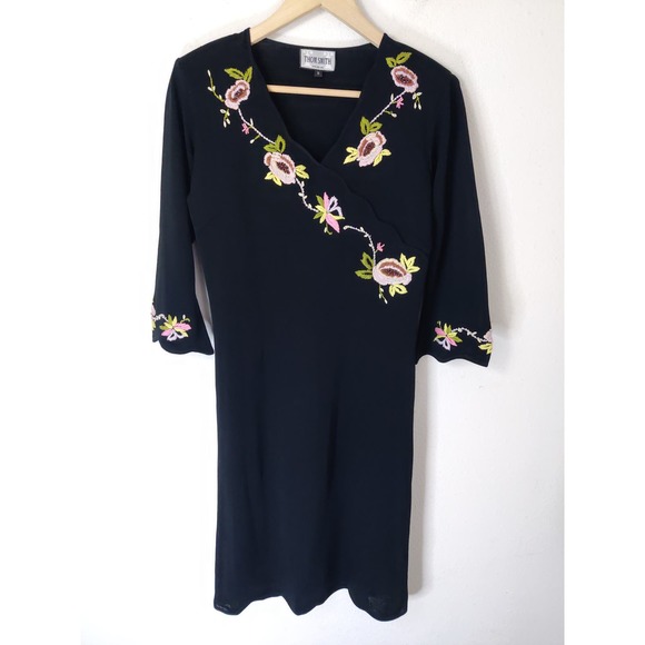 Thom Smith Dresses & Skirts - Thom Smith Black Embroidered Floral Long Sleeve V-Neck Acrylic Silk Midi Dress S